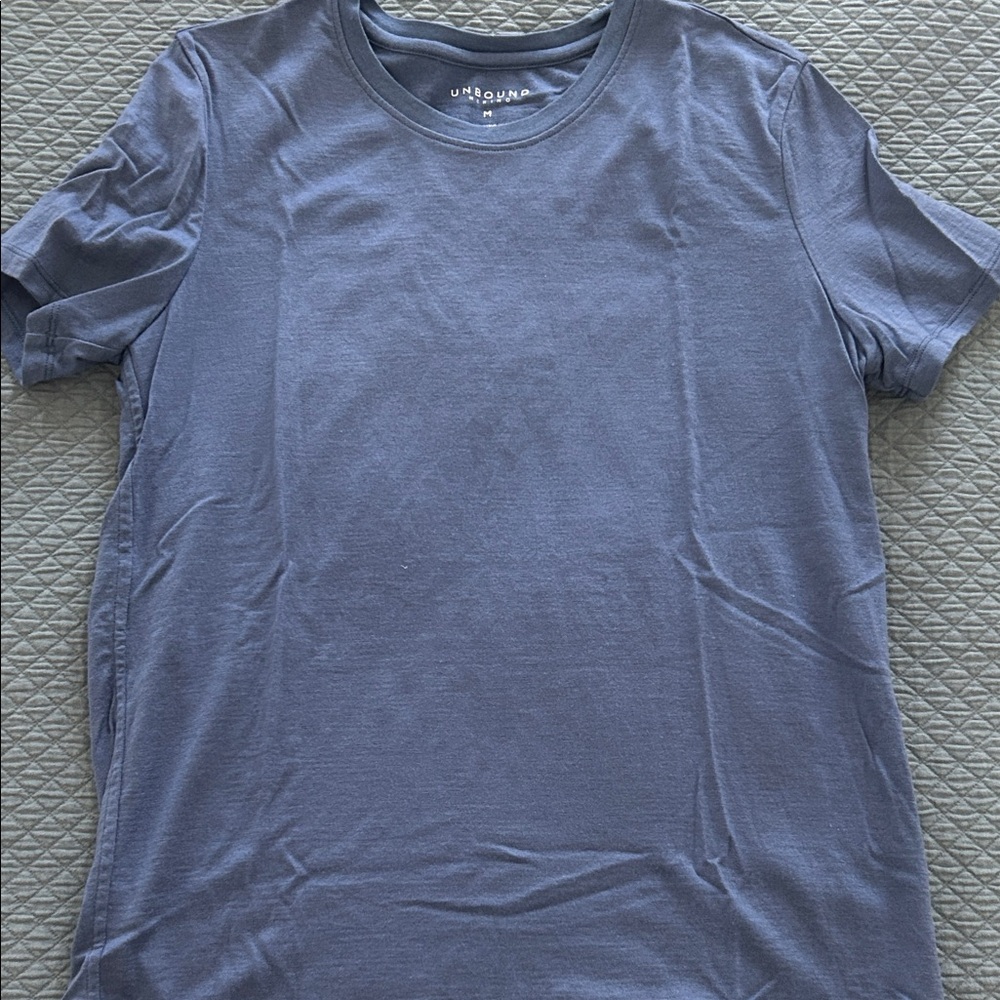Unbound Merino Women’s Crew Neck Tee. Size Medium